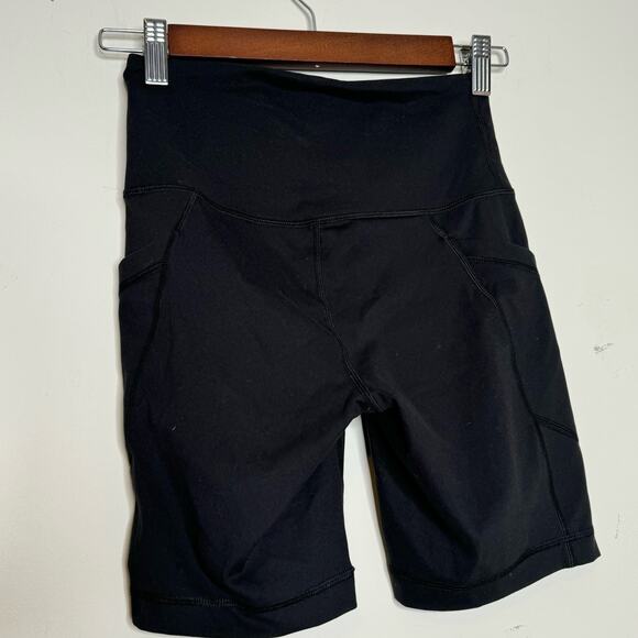 Yogalicious Lux Black Tribeca 7" Short NWOT Size XS - Picture 3 of 6